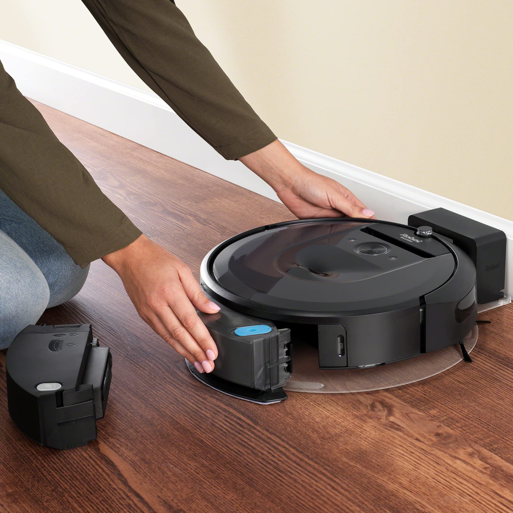 iRobot Roomba Combo i8 Robot Süpürge ve Paspas, Siyah : Amazon.com